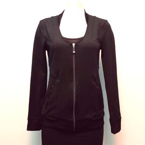 4️⃣/$2️⃣9️⃣ Adrienne Vittidini quick dry black jumper